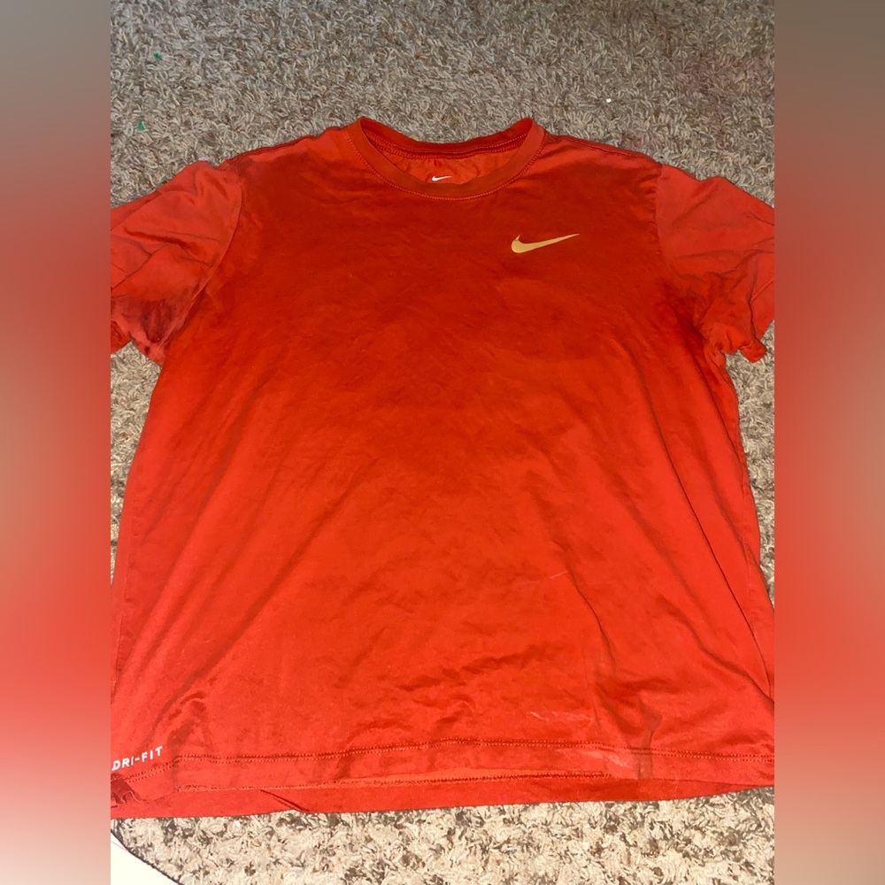Nike men’s tshit red size large
